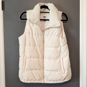 Cream colored puffer vest with pockets